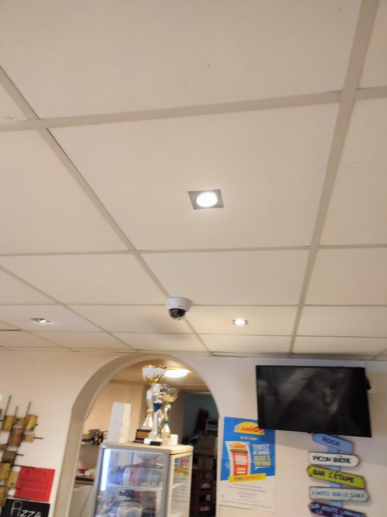 Relooking de l'éclairage intérieur et extérieur du bar de L'étape à la Bégude